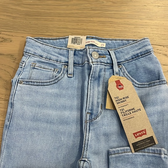 BNWT Levi’s 721 High Rise Skinny Hypersoft Jeans Size 23 x 30 - Picture 2 of 6